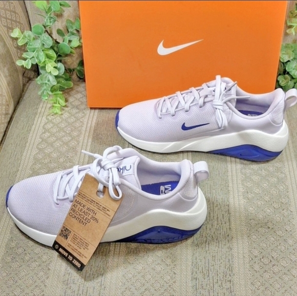 Nike Shoes - NWT Nike Air Zoom Bella 7 Trainers